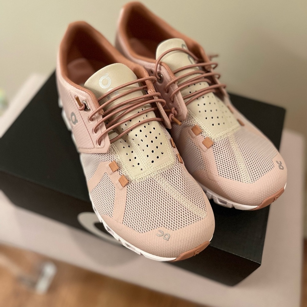 On Cloud Sneaker in Rose Sand, Size 8.5